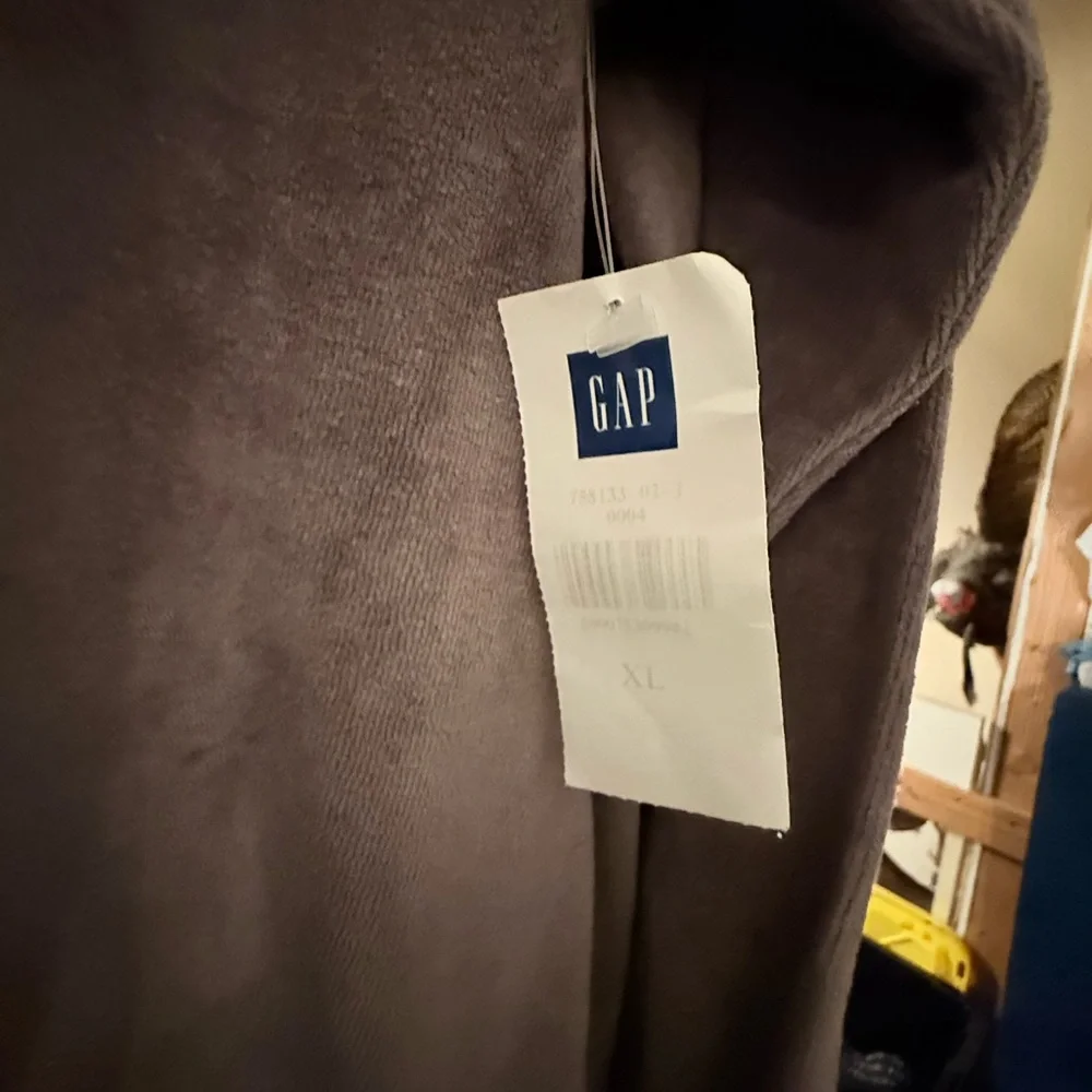 GAP Taupe V-Neck Pullover - Picture 4 of 4